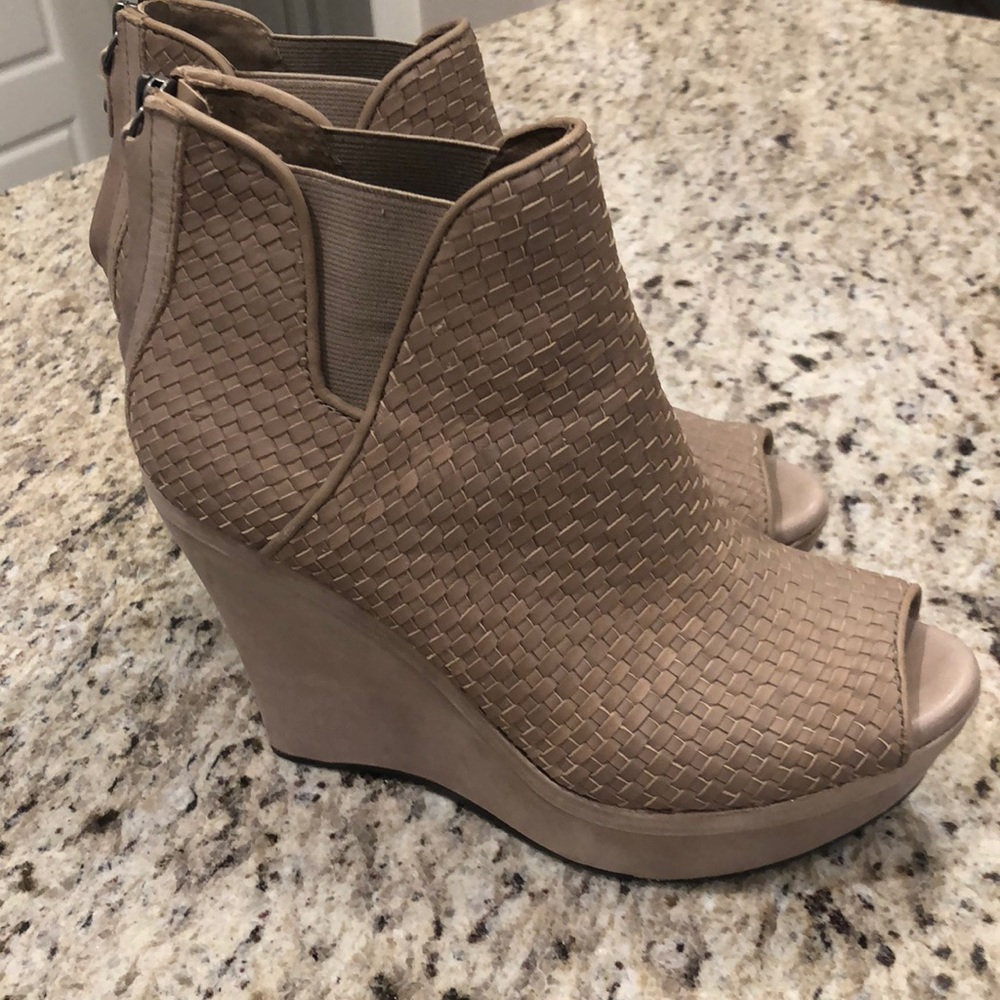 Ugg platform shoes